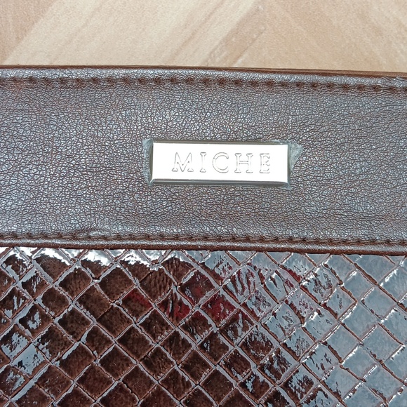 Miche purse with faux alligator skin magnetic wrap - Picture 2 of 4